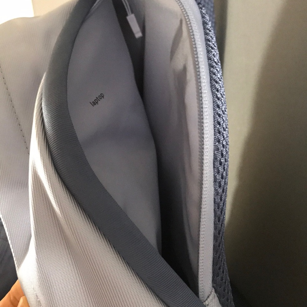 Cute Color !!! Lululemon everywhere backpack 17L - Picture 5 of 6